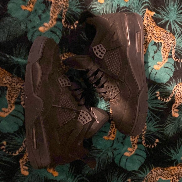 Black cat Jordan fours size 7 in men